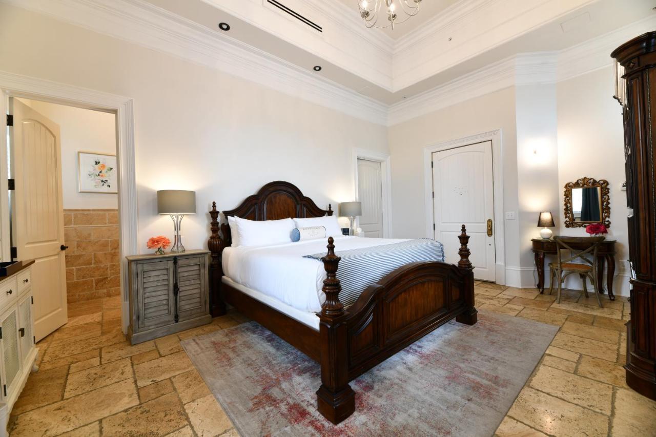 Kentucky Castle Hotel Versailles Bagian luar foto