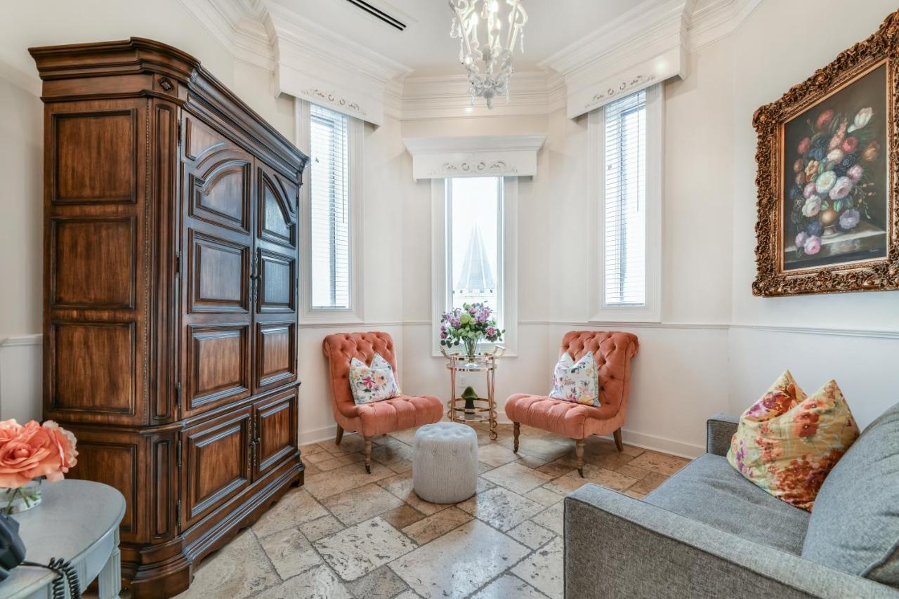 Kentucky Castle Hotel Versailles Bagian luar foto