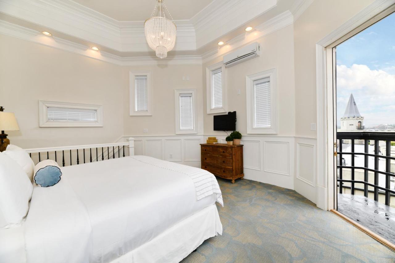 Kentucky Castle Hotel Versailles Bagian luar foto
