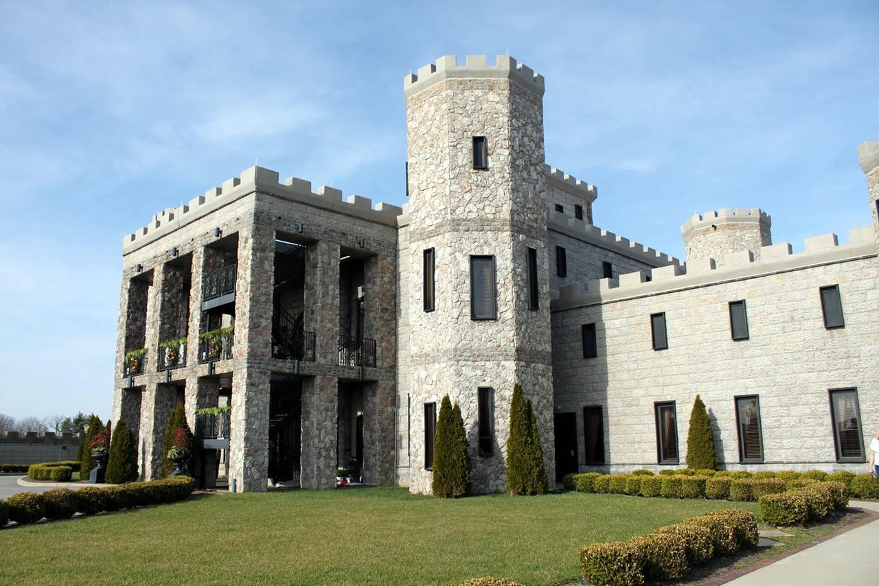 Kentucky Castle Hotel Versailles Bagian luar foto