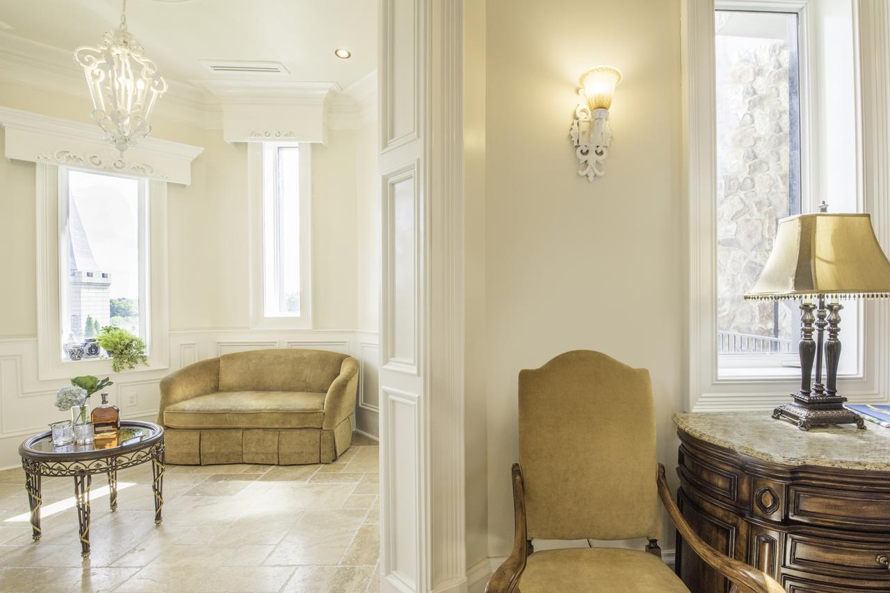 Kentucky Castle Hotel Versailles Bagian luar foto