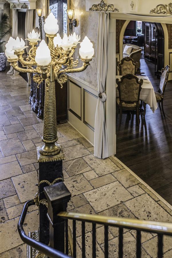 Kentucky Castle Hotel Versailles Bagian luar foto