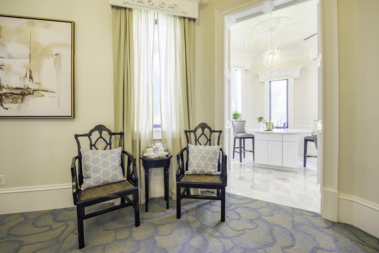 Kentucky Castle Hotel Versailles Bagian luar foto
