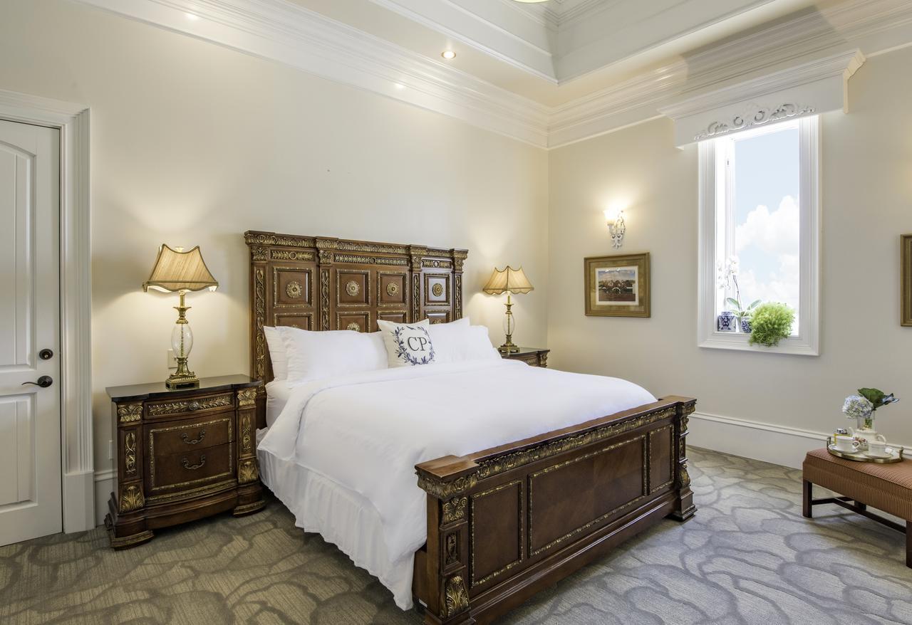 Kentucky Castle Hotel Versailles Bagian luar foto