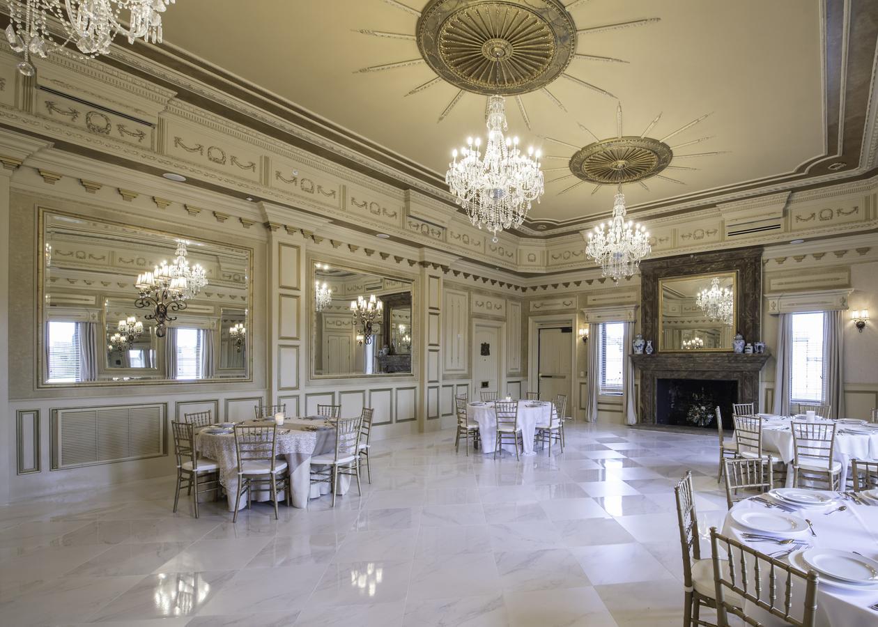 Kentucky Castle Hotel Versailles Bagian luar foto