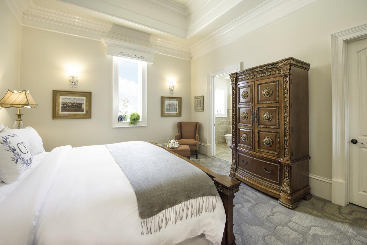 Kentucky Castle Hotel Versailles Bagian luar foto