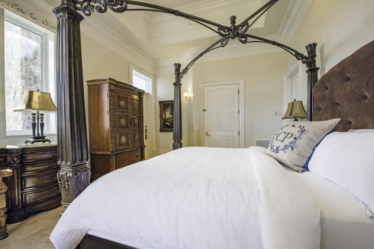 Kentucky Castle Hotel Versailles Bagian luar foto