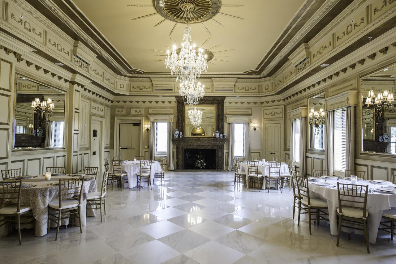 Kentucky Castle Hotel Versailles Bagian luar foto