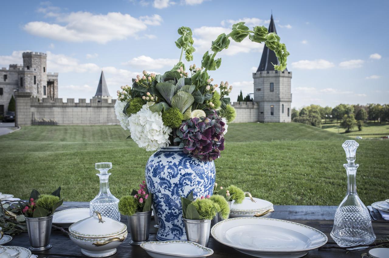 Kentucky Castle Hotel Versailles Bagian luar foto