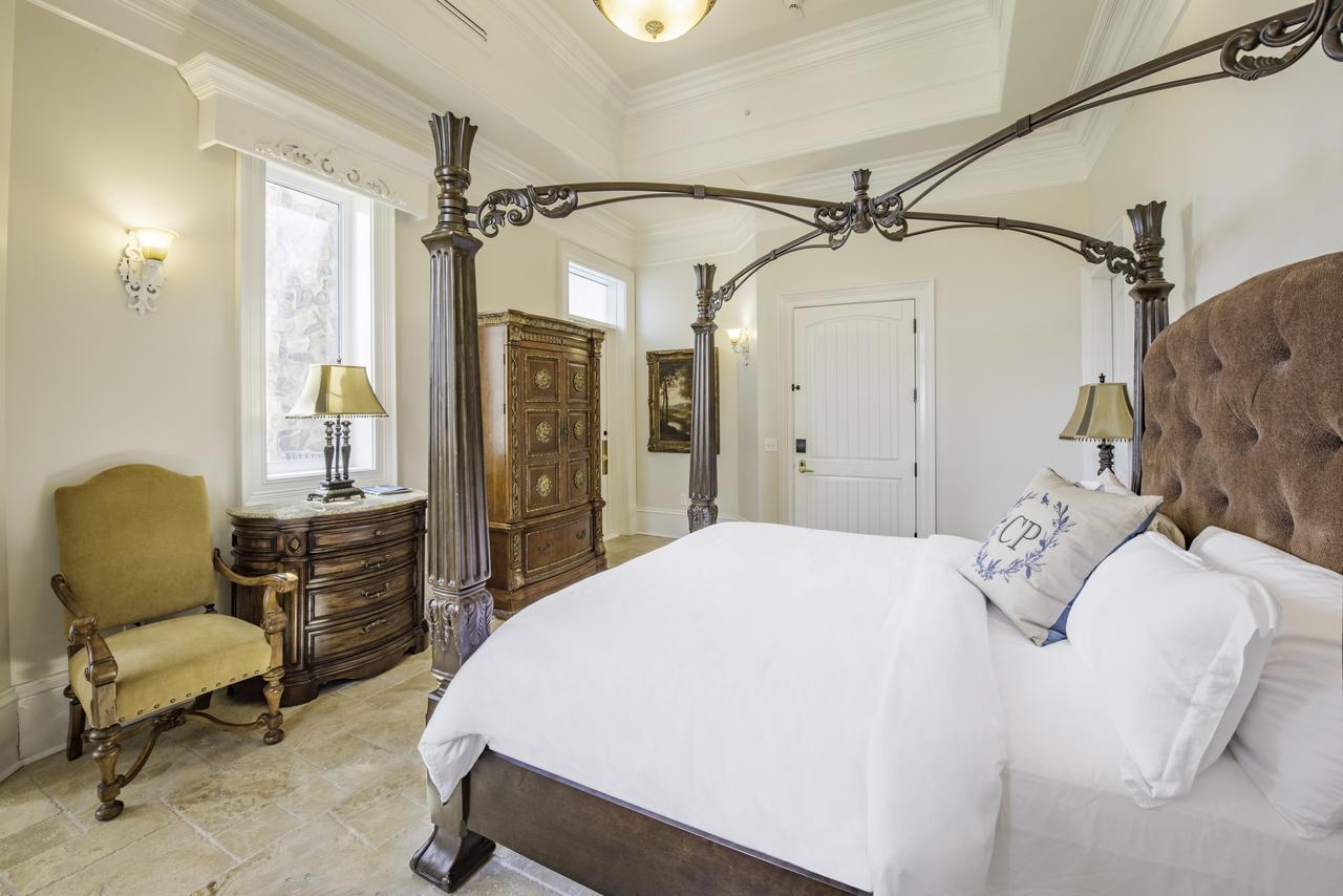 Kentucky Castle Hotel Versailles Bagian luar foto
