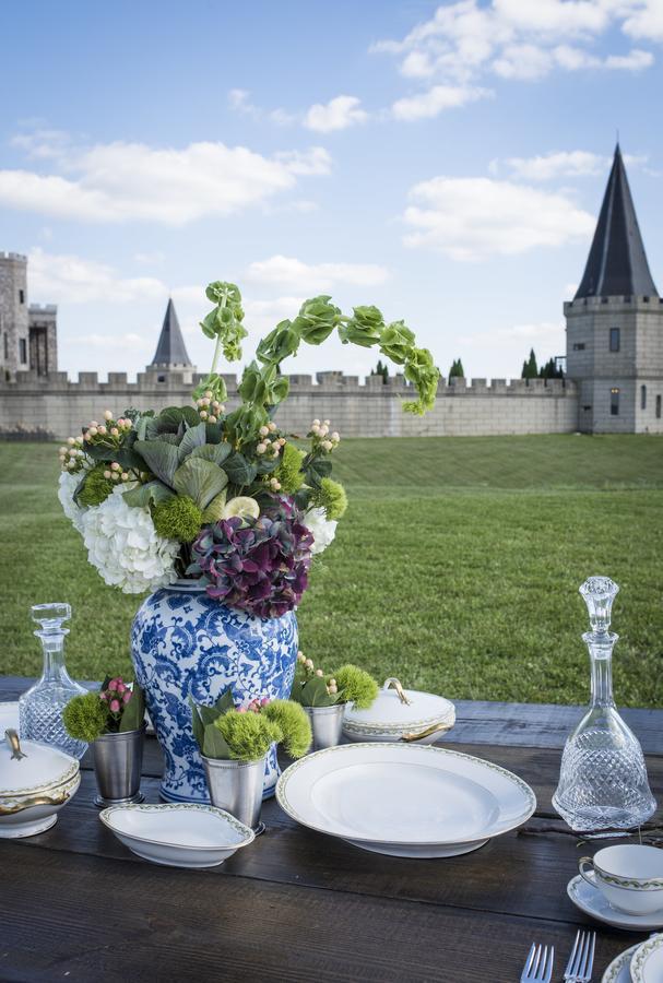 Kentucky Castle Hotel Versailles Bagian luar foto