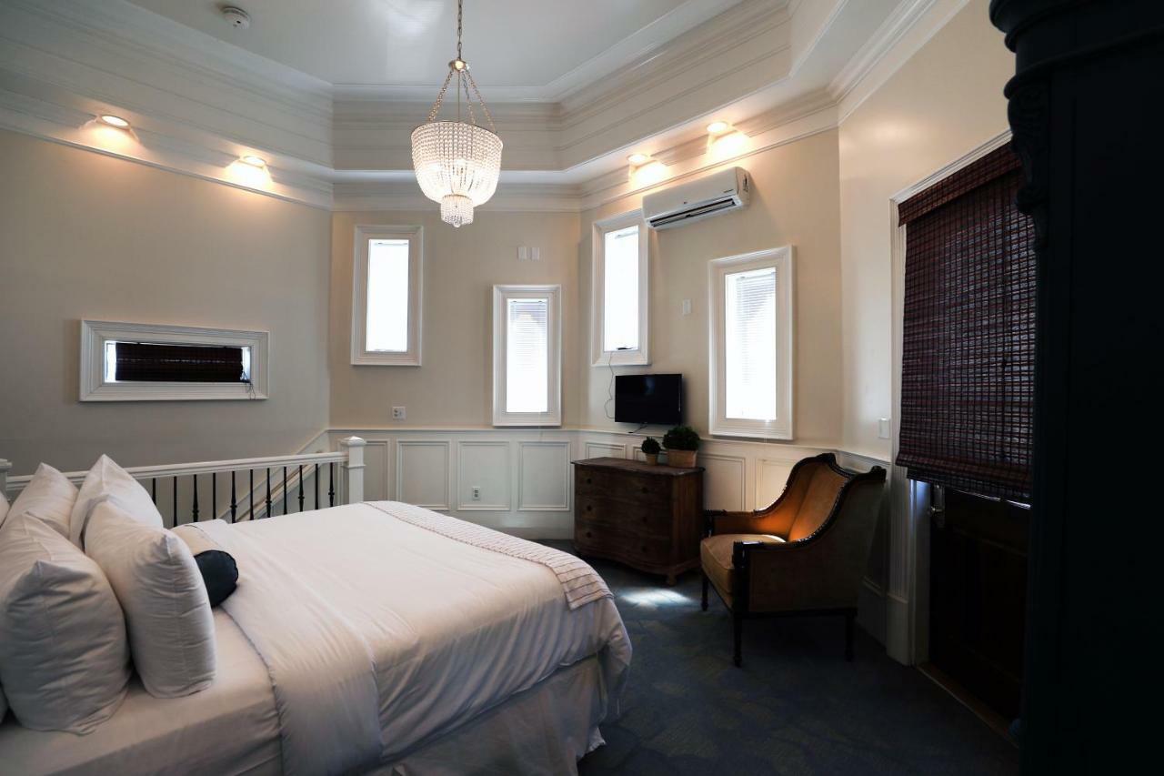 Kentucky Castle Hotel Versailles Bagian luar foto