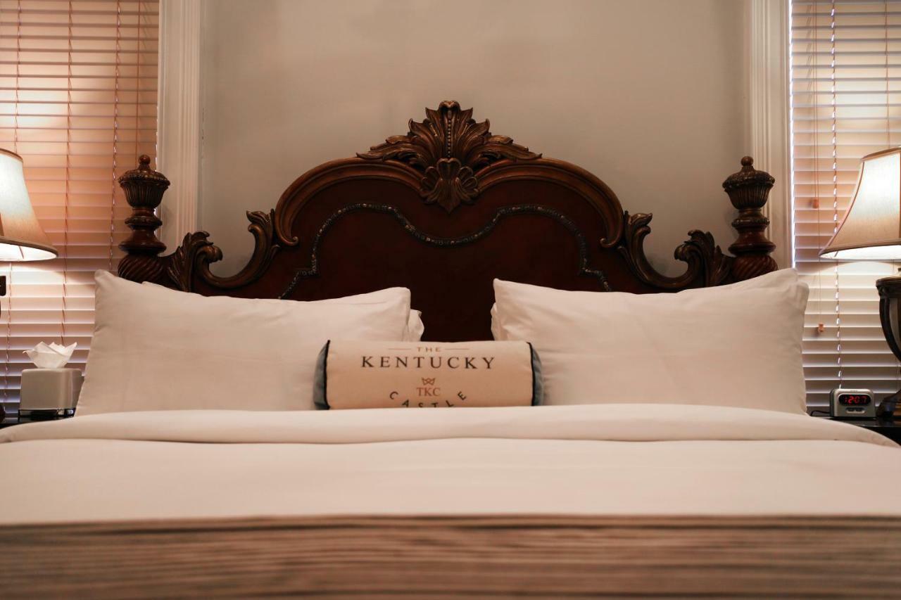 Kentucky Castle Hotel Versailles Bagian luar foto