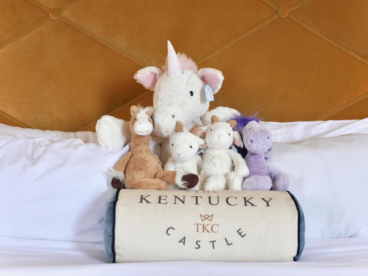 Kentucky Castle Hotel Versailles Bagian luar foto